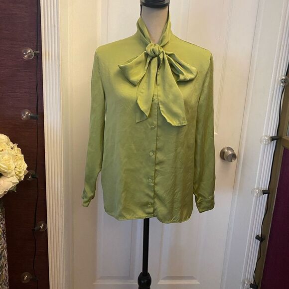 Gucci bow tie 100% silk blouse, S - Picture 1 of 8